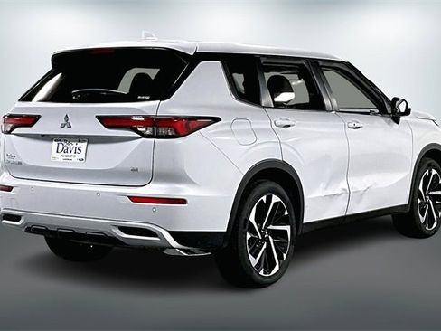 Used 2022 Mitsubishi Outlander SE image 7