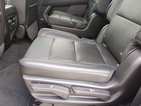 Used 2021 Chevrolet Tahoe LT w/ LT Signature Package image 24