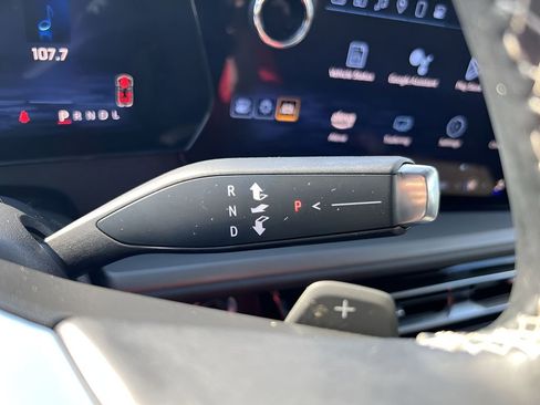 Used 2025 Chevrolet Traverse LT image 16