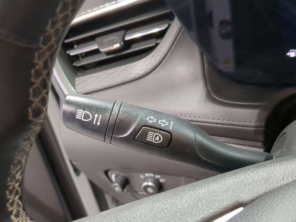 Used 2024 Buick Encore GX Avenir w/ Avenir Technology Package AWD/4WD image 33