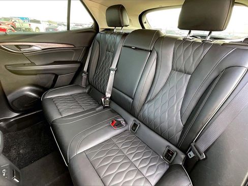 Used 2023 Buick Envision Avenir image 18