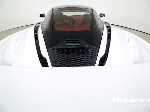 Used 2024 McLaren 750S image 24