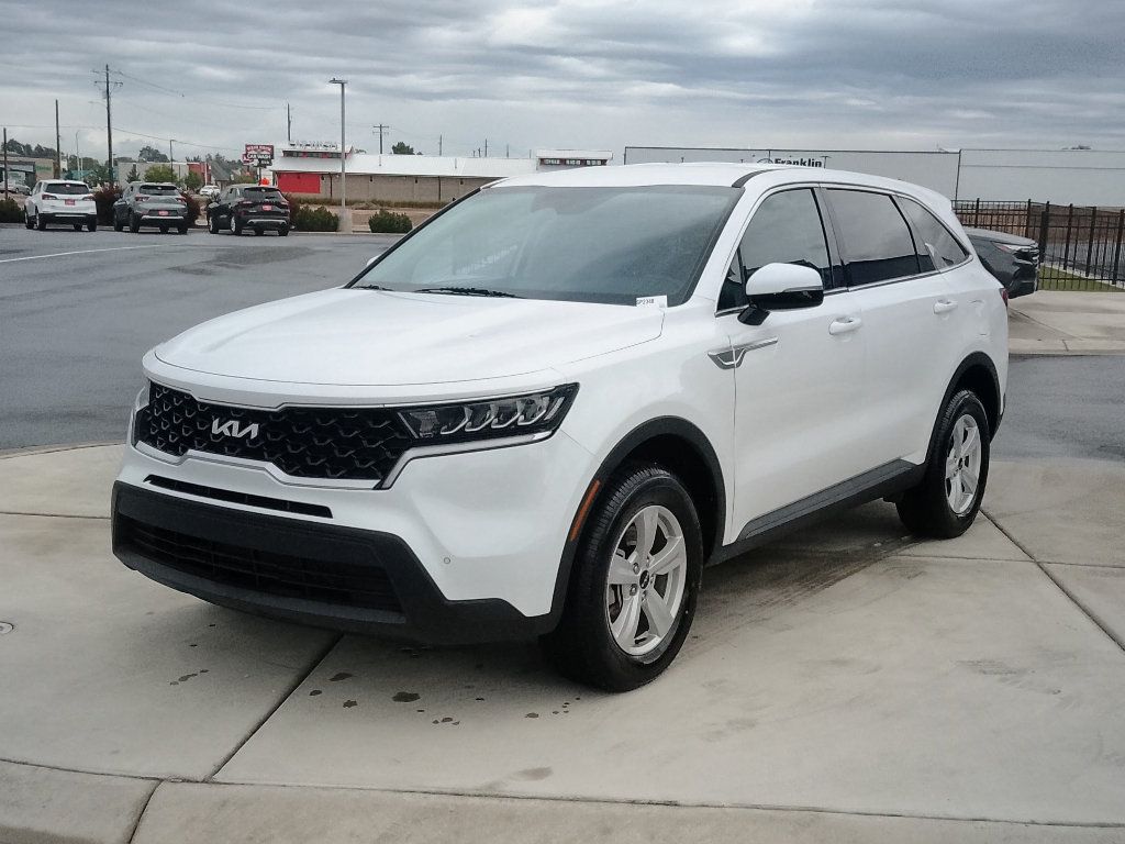 Used 2023 Kia Sorento LX AWD/4WD image 7