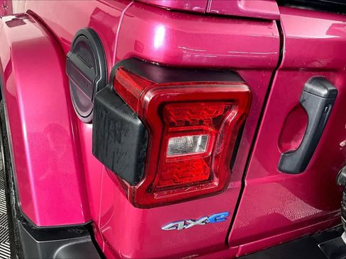 Used 2022 Jeep Wrangler Unlimited Sahara w/ Cold Weather Group image 28