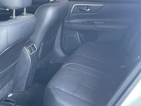 Used 2016 Nissan Altima 3.5 SL FWD image 15
