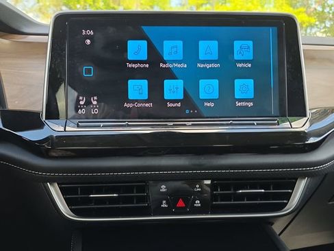Used 2025 Volkswagen Atlas SE FWD image 22