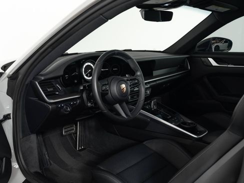 Used 2024 Porsche 911 Carrera RWD image 3