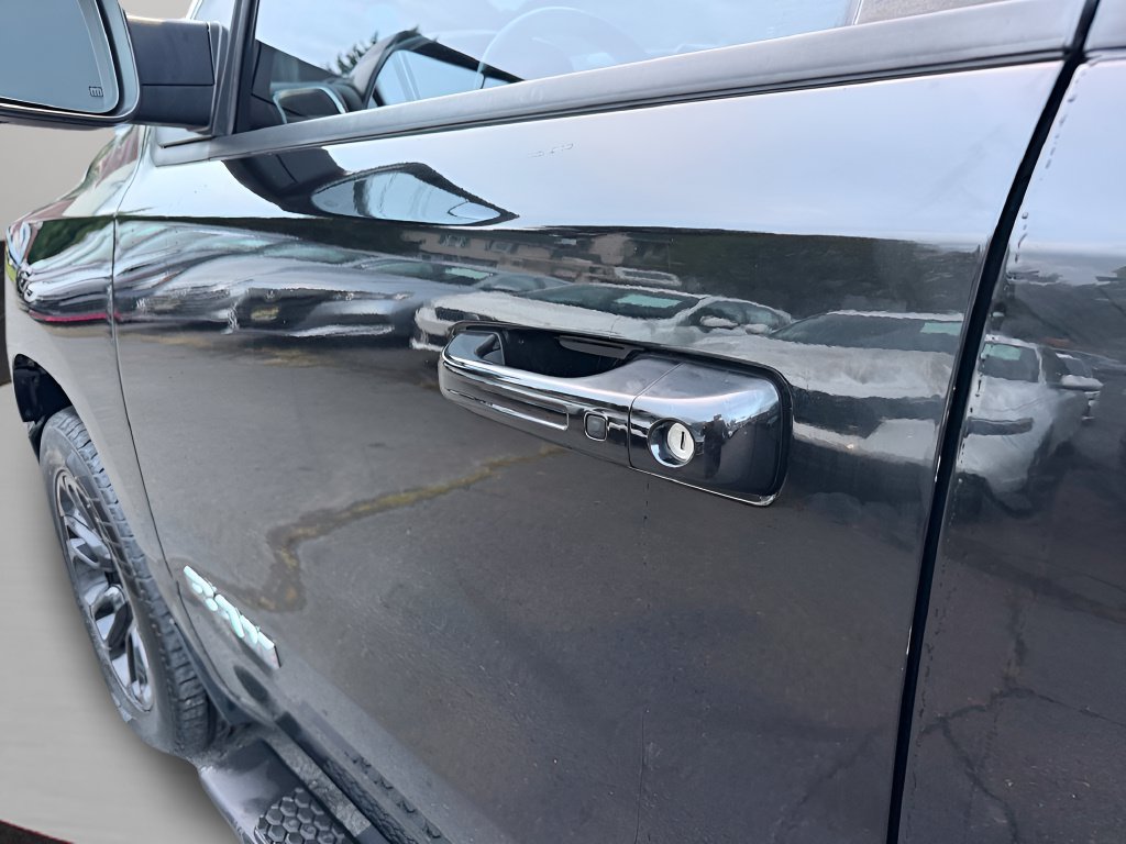 Used 2023 RAM 1500 Laramie AWD/4WD image 15