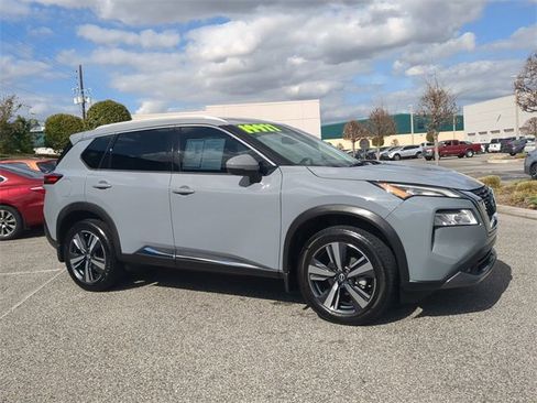 Used 2022 Nissan Rogue SL image 2