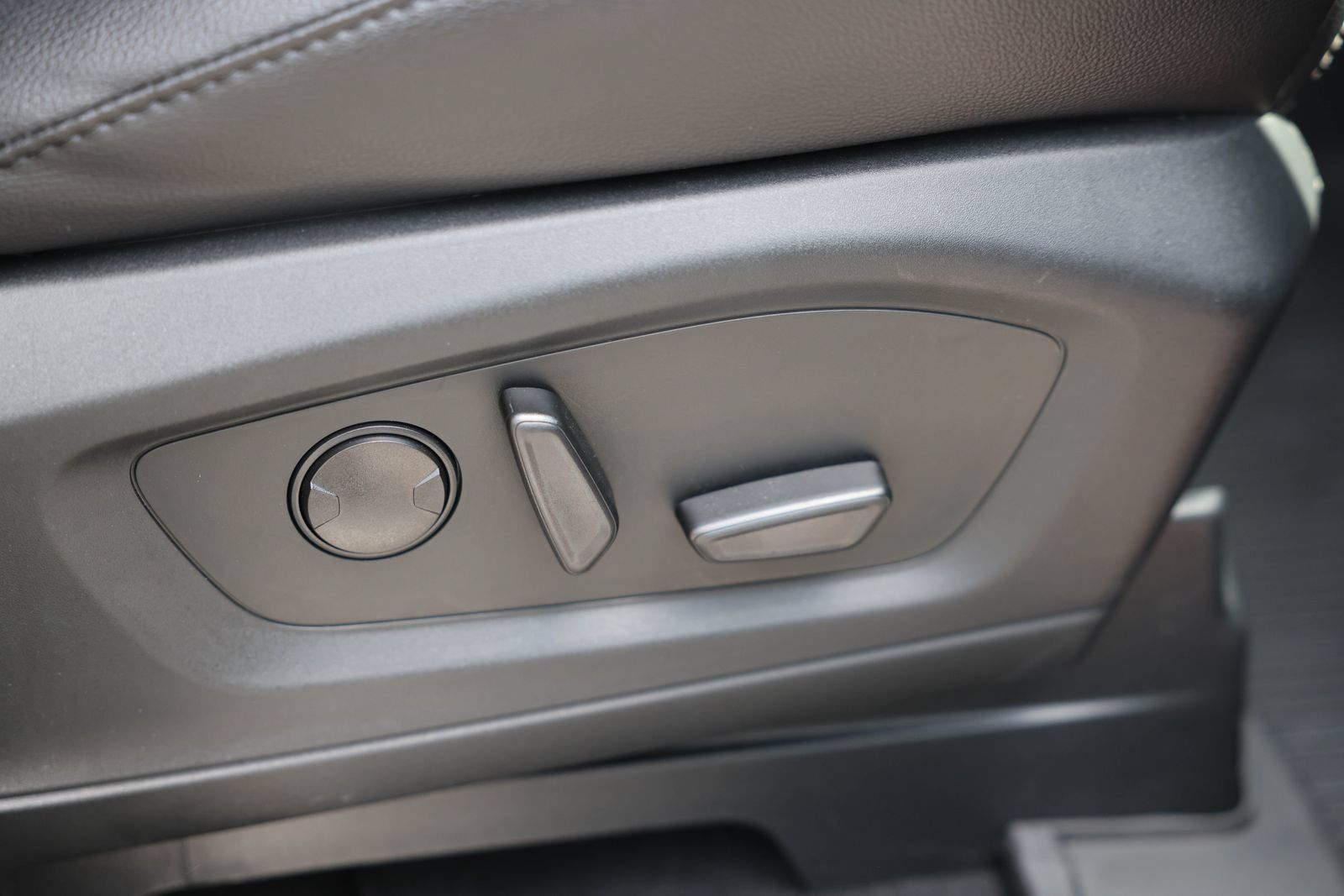 Certified 2023 Ford Explorer ST AWD/4WD image 9