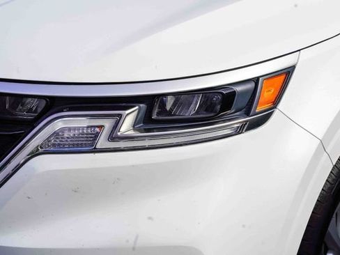 Certified 2024 Kia Carnival LX image 5