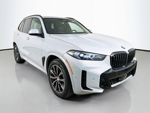 New 2026 BMW X5 xDrive40i w/ M Sport Package AWD/4WD image 3