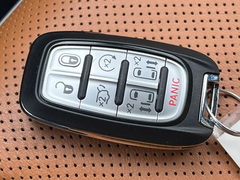 Used 2022 Chrysler Pacifica Pinnacle AWD/4WD image 41