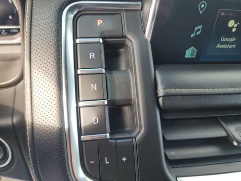 Used 2023 Chevrolet Suburban Premier image 38