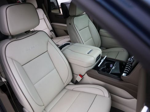 Used 2026 GMC Yukon Denali w/ Denali Reserve Package image 36