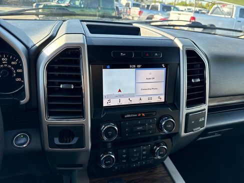 Used 2019 Ford F150 Lariat image 18