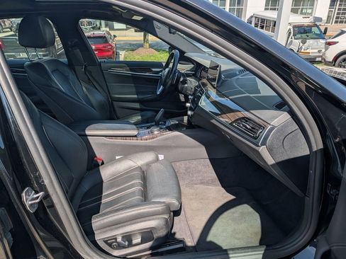 Used 2018 BMW 530i xDrive AWD/4WD image 19