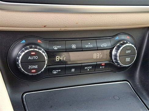 Used 2019 Mercedes-Benz GLA 250 4MATIC w/ Premium Package image 17