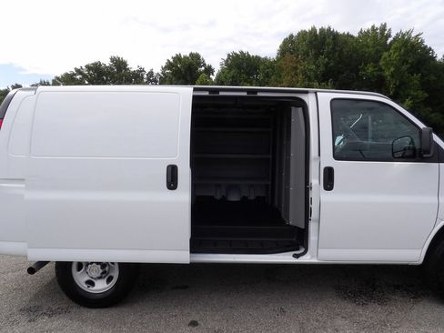 Used 2022 Chevrolet Express 2500 w/ Driver Convenience Package RWD image 27