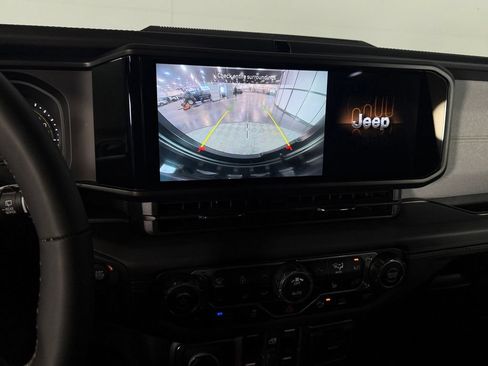 Used 2025 Jeep Wrangler Unlimited Sahara w/ Safety Group AWD/4WD image 16