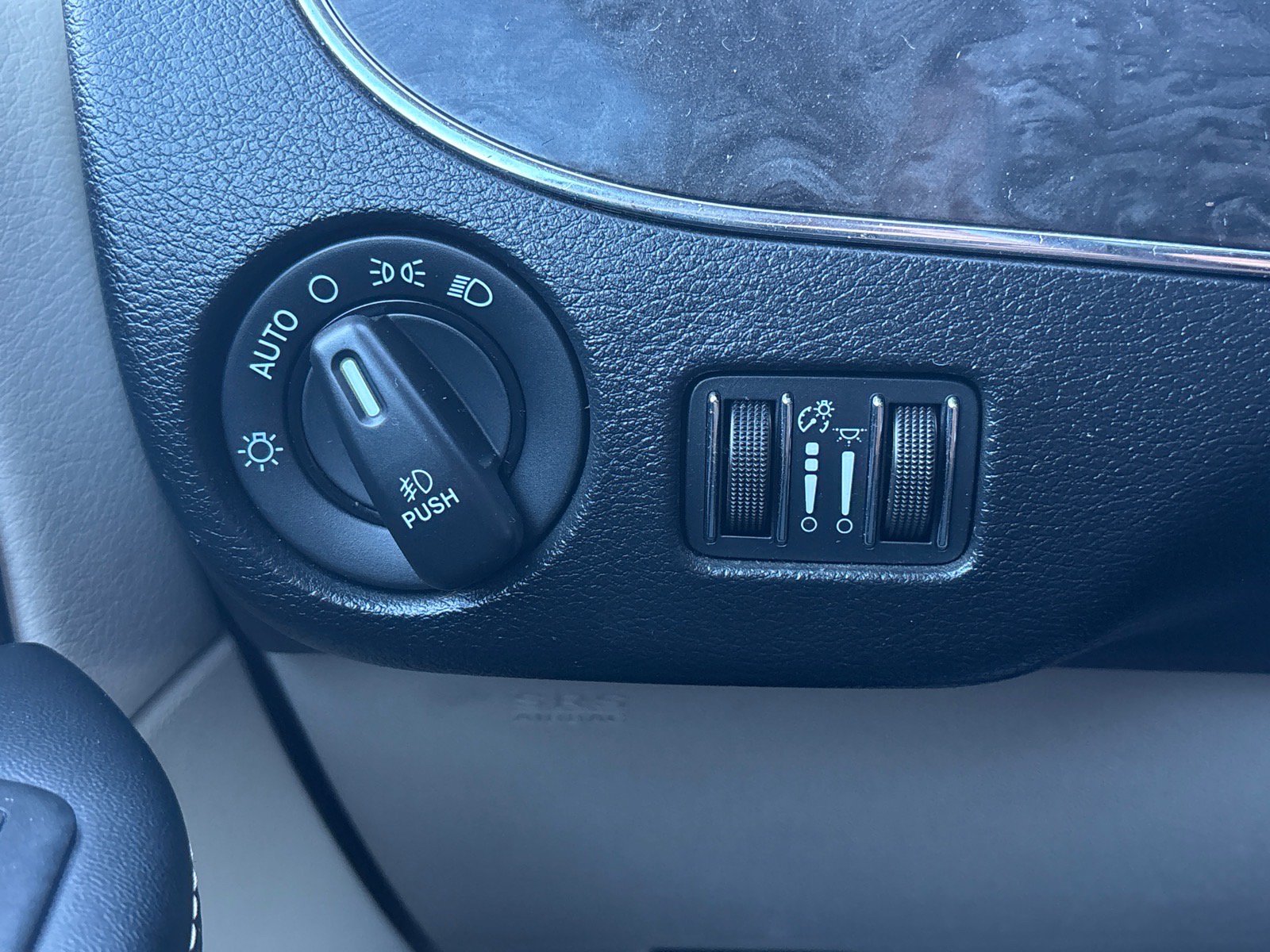 Used 2016 Chrysler Town & Country Touring FWD image 27