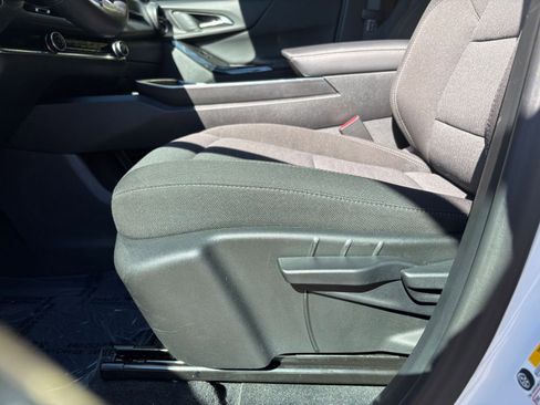 Used 2025 Chevrolet Equinox LT image 23