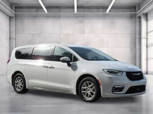 Certified 2023 Chrysler Pacifica Touring-L FWD image 1