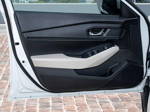 Used 2023 Honda Accord EX image 11