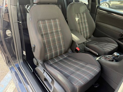 Used 2011 Volkswagen Golf 2-Door image 40