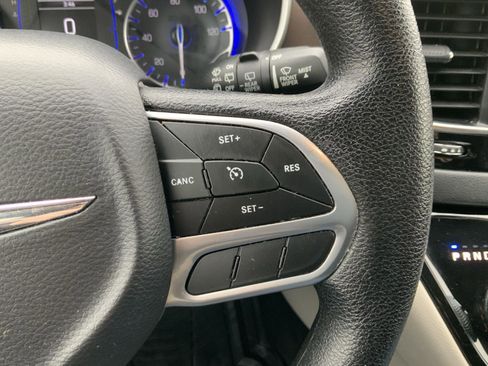 Used 2020 Chrysler Voyager Lxi image 28