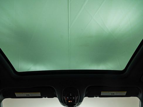 Certified 2025 Porsche Cayenne image 20