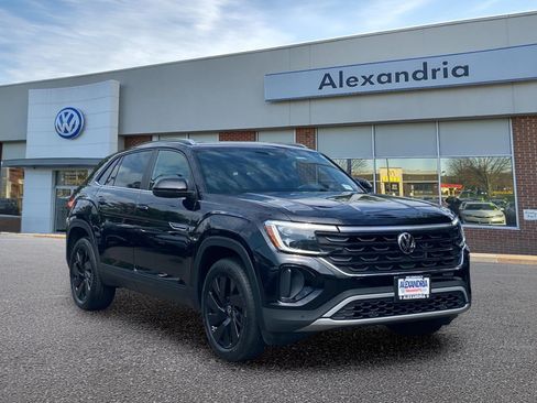 Certified 2024 Volkswagen Atlas Cross Sport SE w/ Panoramic Sunroof Package AWD/4WD image 1