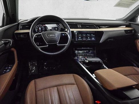 Certified 2024 Audi Q8 e-tron Premium Plus image 19