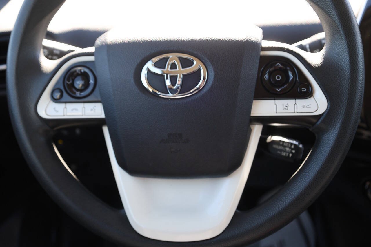 Used 2017 Toyota Prius Two w/ Prius Two Safety Plus Package FWD image 18