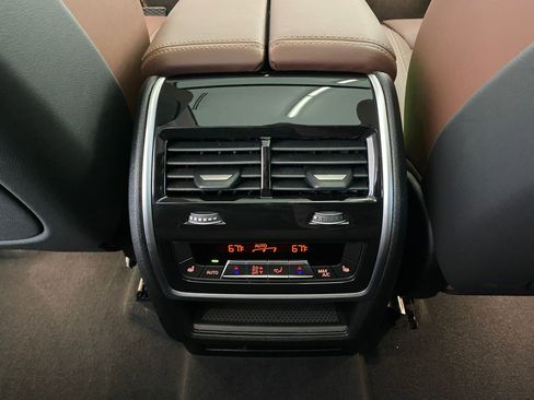 Used 2025 BMW X7 xDrive40i w/ Premium Package image 29