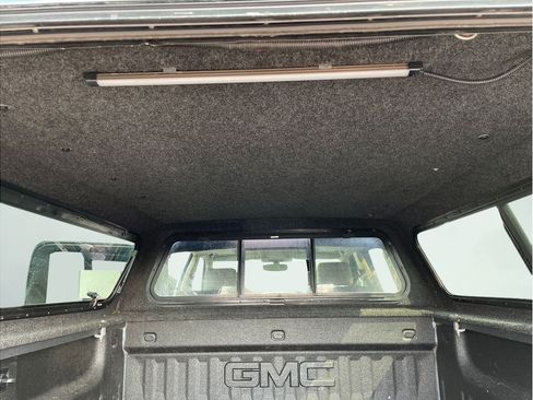 Used 2017 GMC Sierra 1500 SLT w/ SLT Preferred Package AWD/4WD image 17