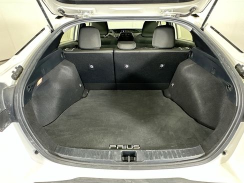 Used 2019 Toyota Prius L Eco w/ Carpet Mat Package FWD image 26
