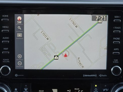 Used 2021 Toyota Highlander XLE FWD image 26