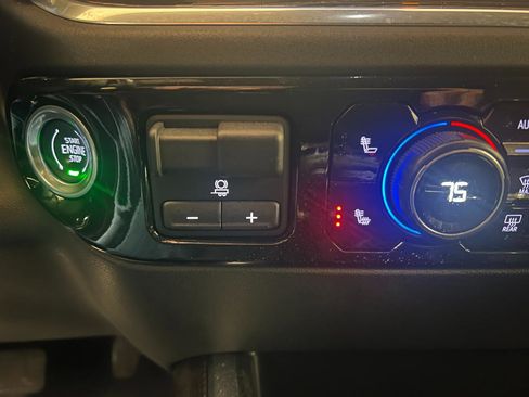Used 2022 Chevrolet Silverado 1500 RST AWD/4WD image 37