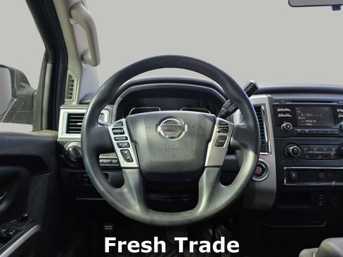 Used 2018 Nissan Titan SV image 11