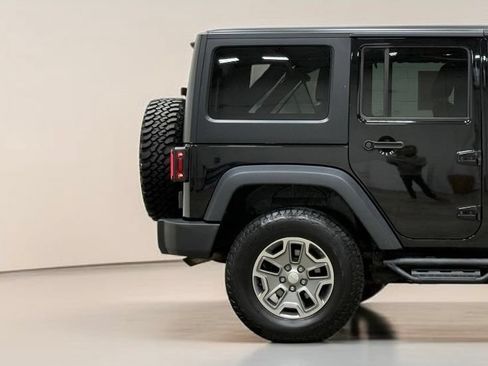 Used 2018 Jeep Wrangler Unlimited Rubicon w/ Connectivity Group AWD/4WD image 14