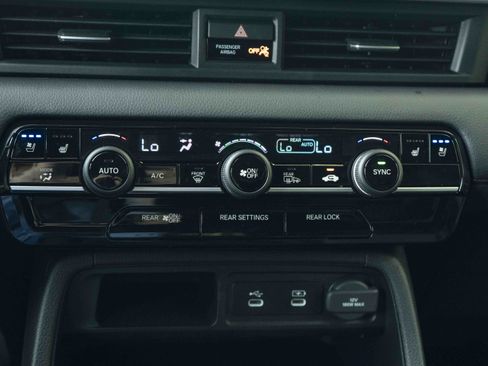 Used 2026 Honda Pilot Black Edition image 34