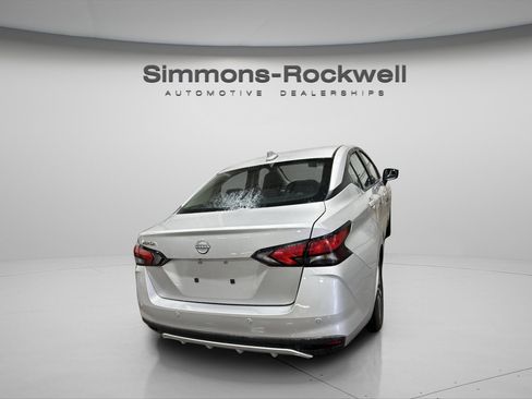 Used 2025 Nissan Versa SV image 7