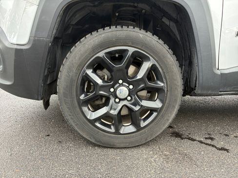 Used 2017 Jeep Renegade Latitude w/ Cold Weather Group AWD/4WD image 26