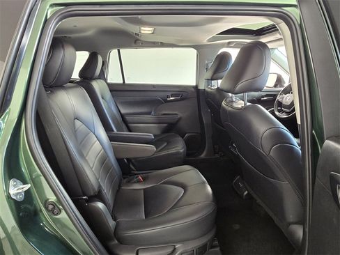 Used 2024 Toyota Highlander LE image 14