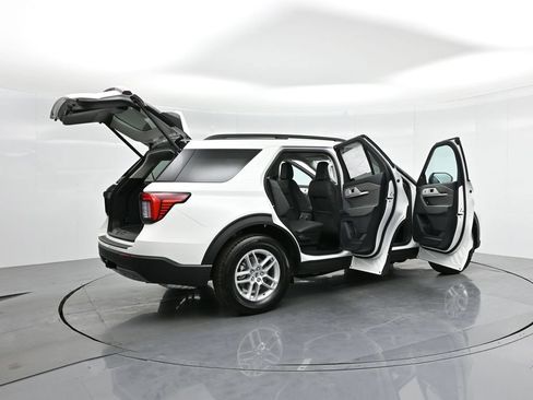 Used 2025 Ford Explorer Active RWD image 4