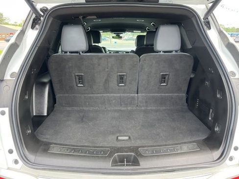 Used 2024 Buick Enclave Premium image 7