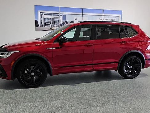 Certified 2024 Volkswagen Tiguan SE R-Line AWD/4WD image 5