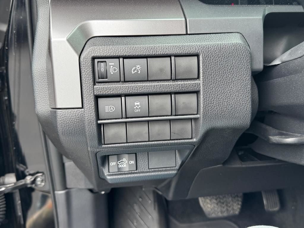 Used 2025 Toyota Tacoma SR5 AWD/4WD image 20