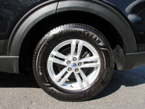 Used 2021 Ford Explorer XLT RWD image 23